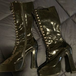 Platform knee-high boots with zipper and laces